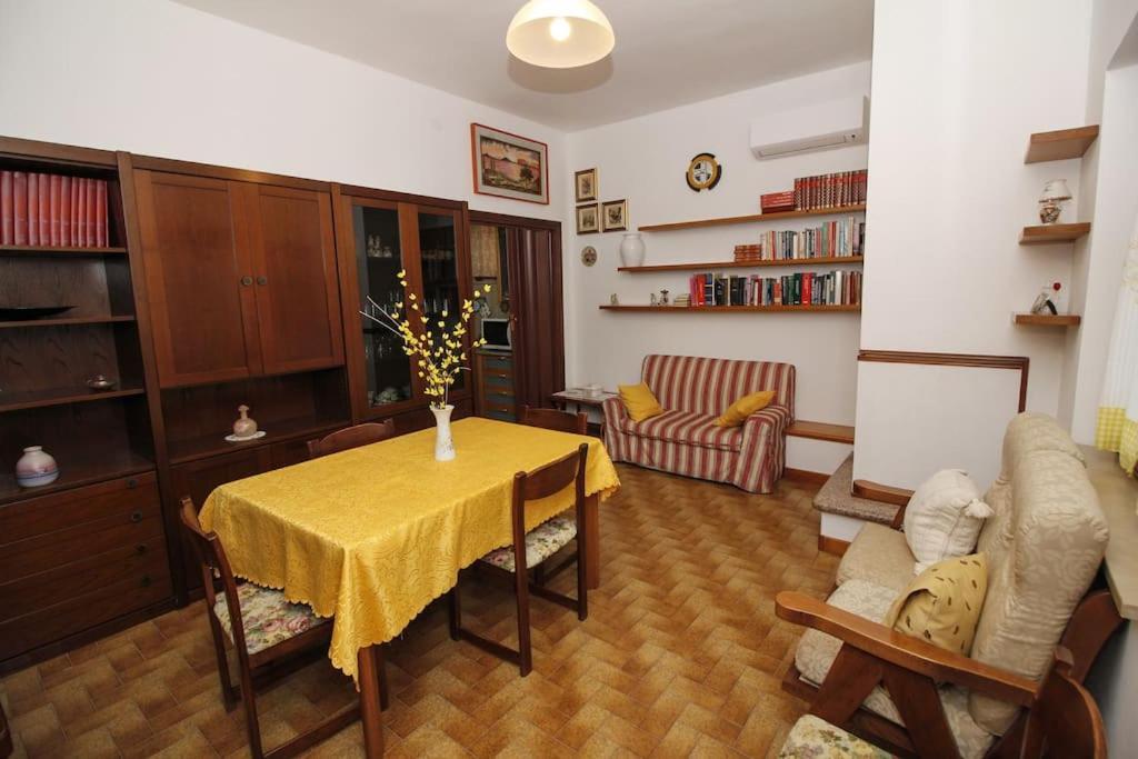 La Casa Di Carlo Lägenhet SantʼAntìoco Exteriör bild